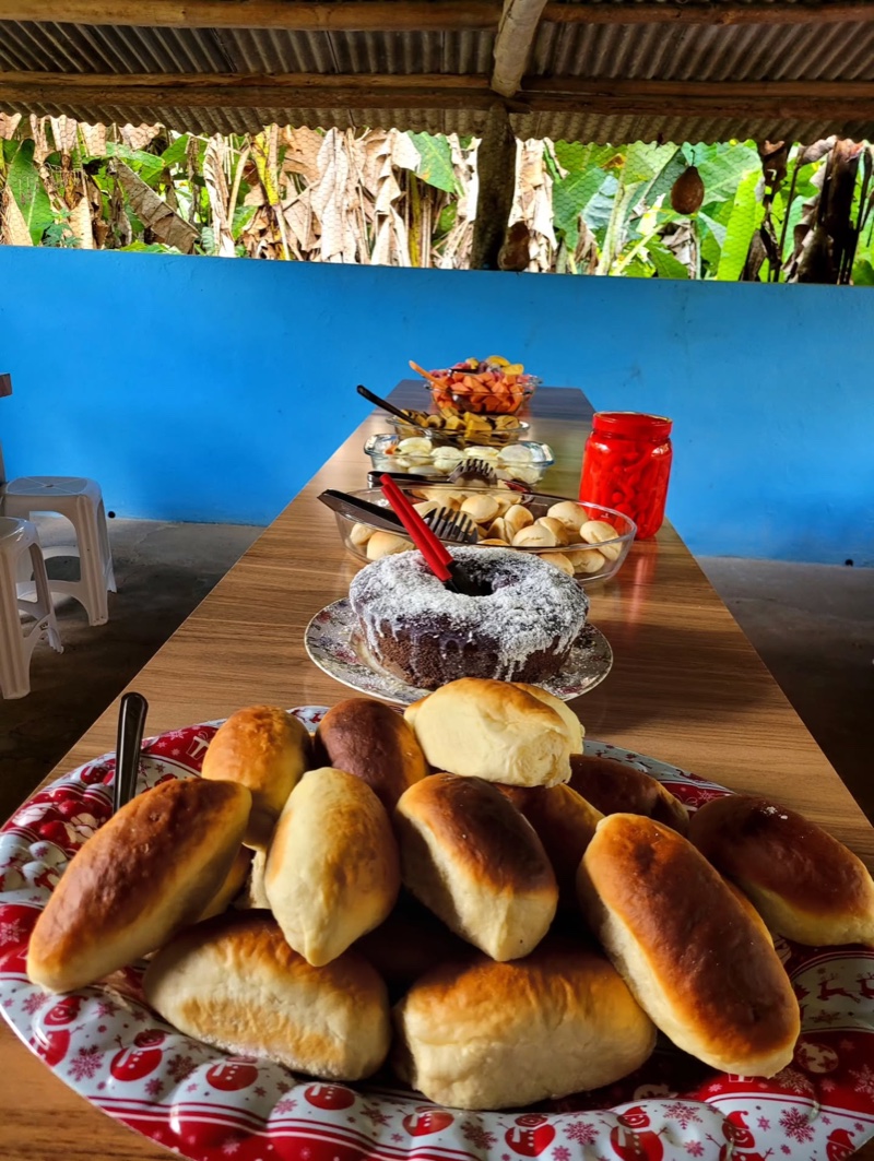 Pães caseiros no café da manhã da casa dos Patiseiros, Vale do Pati
